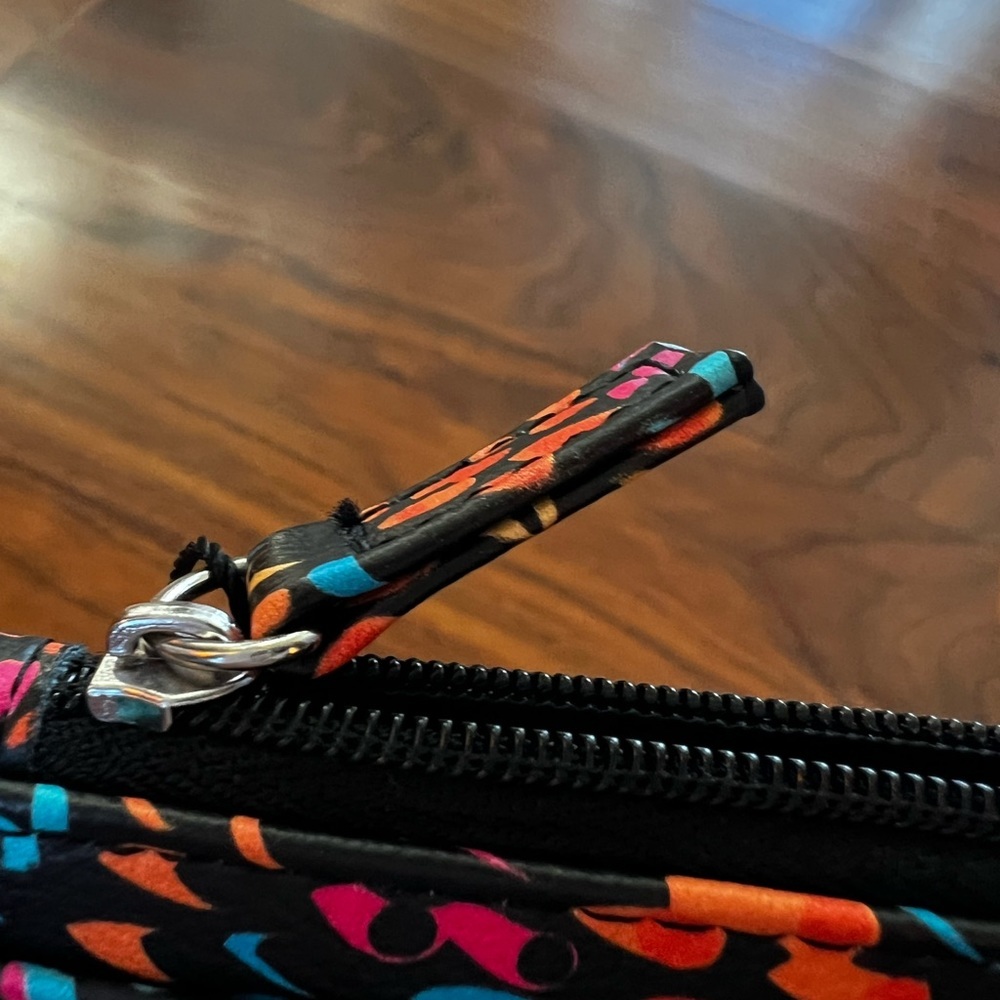 CLEARANCE Women’s Multi-Colored Snake Design Card Holder! - Picture 8 of 8